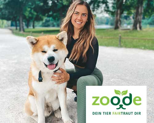 Frau mit Hund und Zoo.de Logo